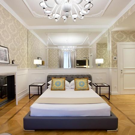 Duomo Rooms Milan Bagian luar foto