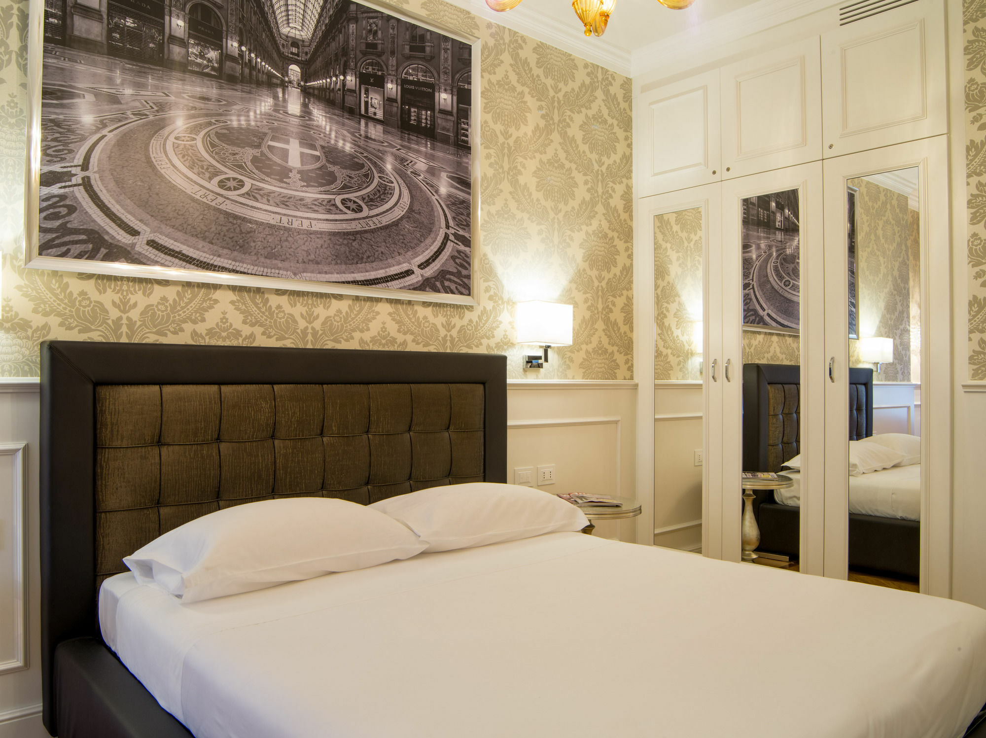 Duomo Rooms Milan Bagian luar foto