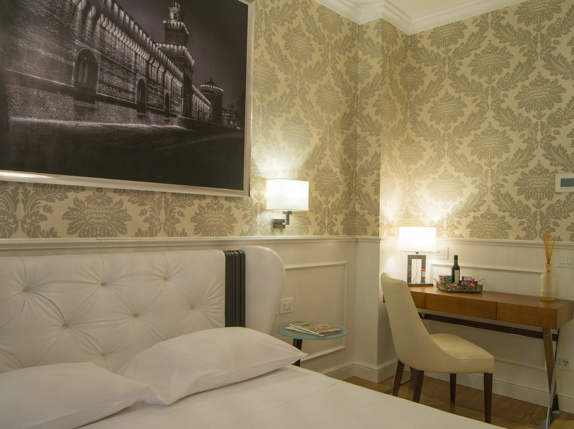 Duomo Rooms Milan Bagian luar foto
