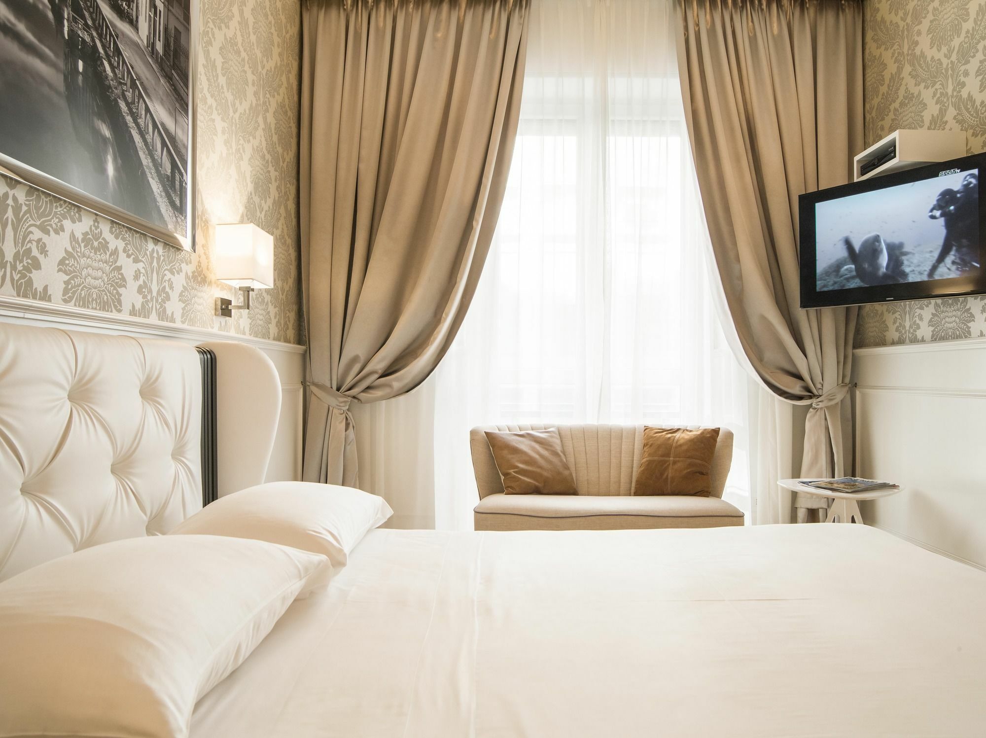 Duomo Rooms Milan Bagian luar foto