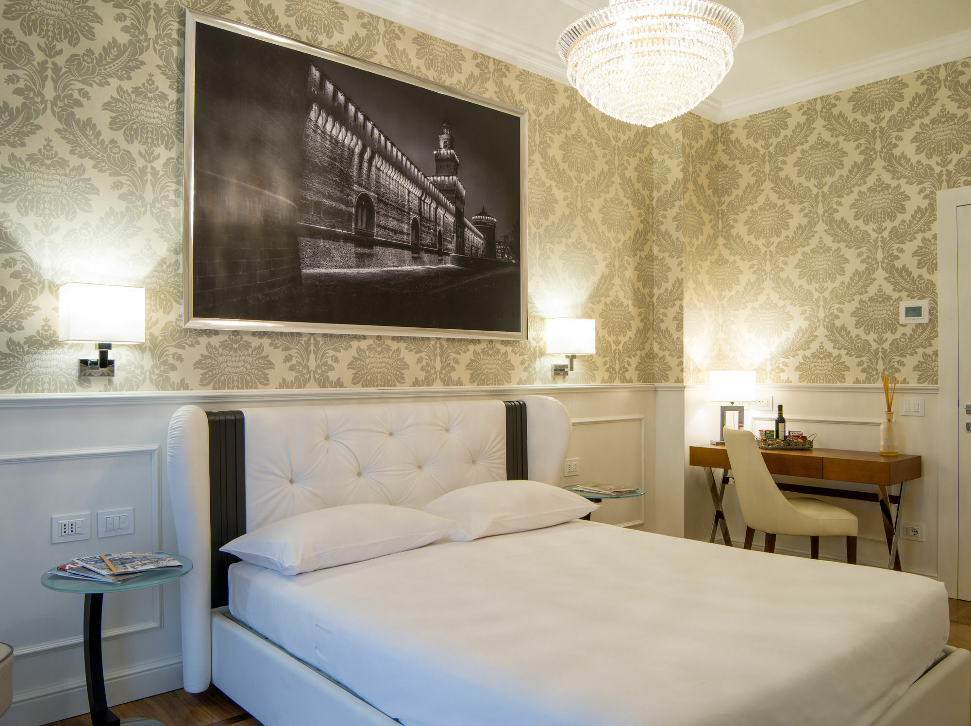 Duomo Rooms Milan Bagian luar foto